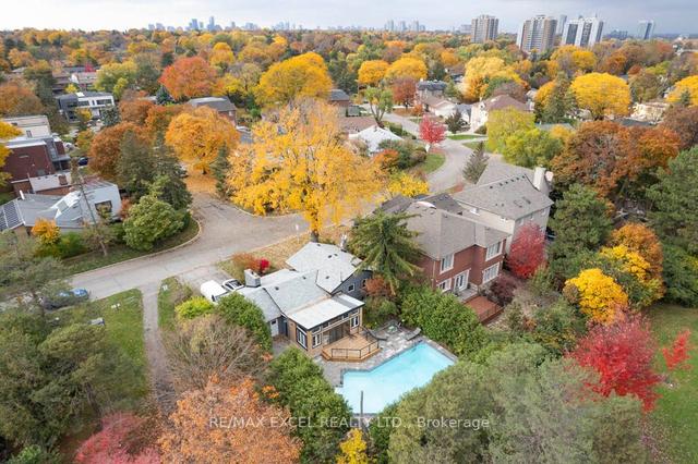 27 Southwell Dr, House detached with 3 bedrooms, 3 bathrooms and 5 parking in Toronto ON | Image 35