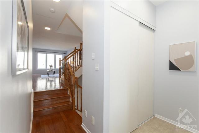 151 Harbour View Street, Townhouse with 3 bedrooms, 3 bathrooms and 3 parking in Ottawa ON | Image 4