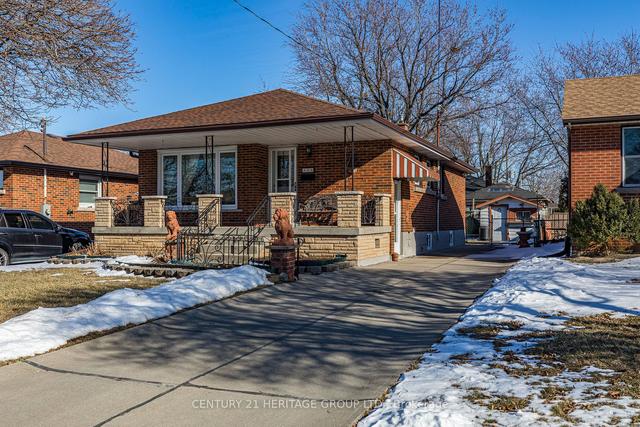325 East 16th St, House detached with 3 bedrooms, 2 bathrooms and 3 parking in Hamilton ON | Image 1