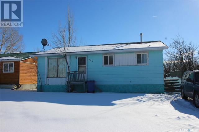 409 3rd Avenue E, House detached with 2 bedrooms, 2 bathrooms and null parking in Frontier SK | Image 1