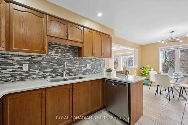 97 Andriana Cres, House attached with 3 bedrooms, 3 bathrooms and 3 parking in Markham ON | Image 6