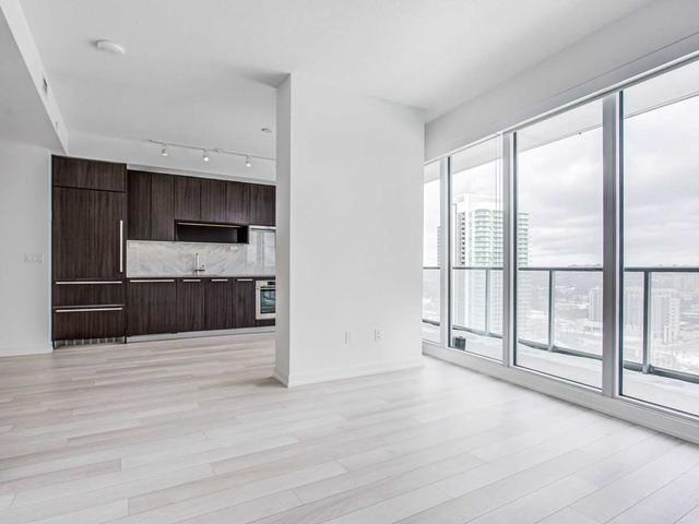 1611 - 117 Mcmahon Dr, Condo with 1 bedrooms, 1 bathrooms and 0 parking in Toronto ON | Image 2
