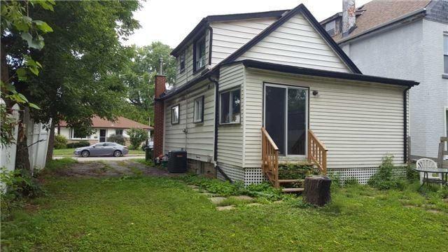 105 Ward Ave, House detached with 4 bedrooms, 2 bathrooms and 3 parking in Hamilton ON | Image 2
