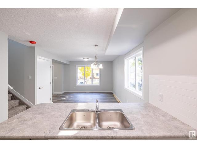 11244 92 St Nw, House semidetached with 3 bedrooms, 2 bathrooms and 2 parking in Edmonton AB | Image 13
