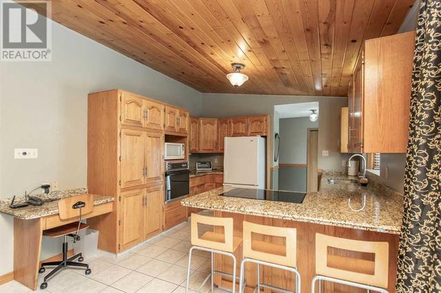 37 Morning Meadows Drive, House detached with 5 bedrooms, 2 bathrooms and 6 parking in Ponoka County AB | Image 3