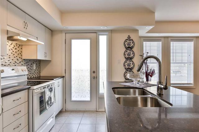 90 - 100 Parrotta Dr, Townhouse with 2 bedrooms, 2 bathrooms and 1 parking in Toronto ON | Image 10