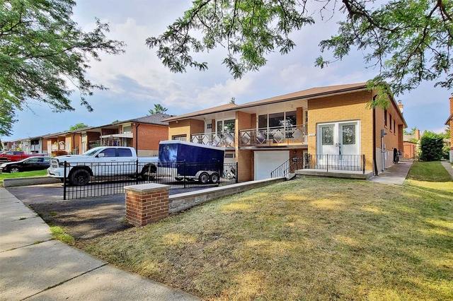 2393 Cashmere Ave, House semidetached with 3 bedrooms, 3 bathrooms and 3 parking in Mississauga ON | Image 1