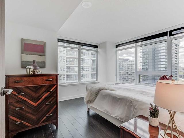 1106 - 17 Bathurst St, Condo with 1 bedrooms, 1 bathrooms and 1 parking in Toronto ON | Image 7