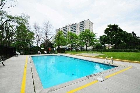 507 - 130 Neptune Dr, Condo with 2 bedrooms, 2 bathrooms and 1 parking in Toronto ON | Image 4