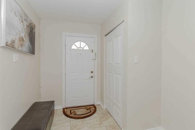 98 Fleetwood Cres, Townhouse with 4 bedrooms, 3 bathrooms and 2 parking in Brampton ON | Image 23