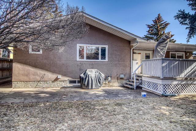 423 Lake Bonavista Drive Se, House detached with 3 bedrooms, 3 bathrooms and 6 parking in Calgary AB | Image 6