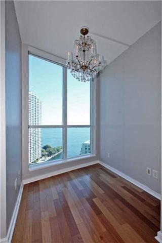 2202 - 208 Queens Quay W, Condo with 2 bedrooms, 2 bathrooms and 1 parking in Toronto ON | Image 9