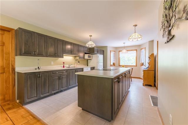 26 Eileen Street, House detached with 3 bedrooms, 3 bathrooms and 8 parking in Laurentian Valley ON | Image 7