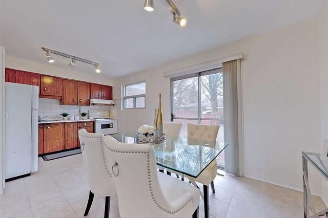333 Hollyberry Tr, House semidetached with 4 bedrooms, 2 bathrooms and 3 parking in Toronto ON | Image 38