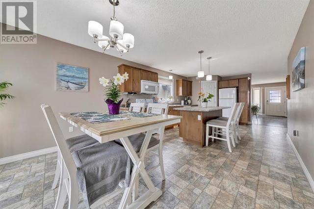 5106 54 Street, House detached with 6 bedrooms, 3 bathrooms and 4 parking in Vermilion River County AB | Image 10