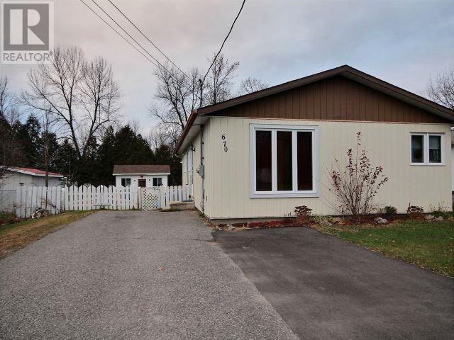 670 Front Rd W, House detached with 2 bedrooms, 1 bathrooms and 5 parking in Champlain ON | Image 1