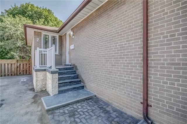 7 Hathway Dr, House detached with 3 bedrooms, 2 bathrooms and 3 parking in Toronto ON | Image 20