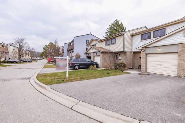 132 Ashton Cres, Townhouse with 3 bedrooms, 2 bathrooms and 2 parking in Brampton ON | Image 11