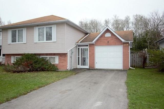 1029 Maclean St, House detached with 3 bedrooms, 1 bathrooms and 4 parking in Innisfil ON | Image 1