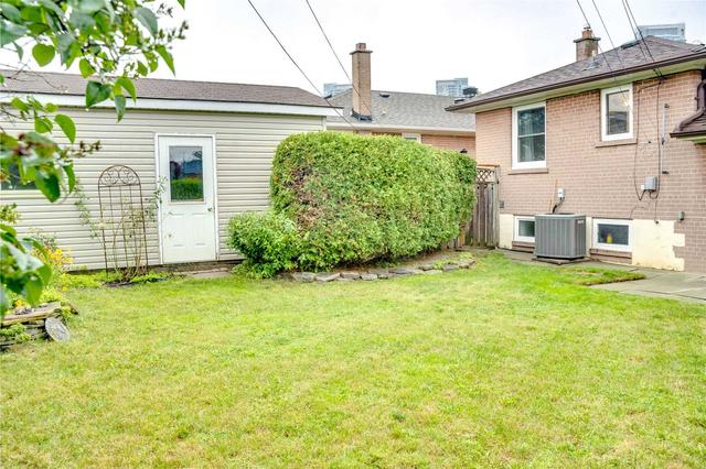 84 Packard Blvd, House detached with 3 bedrooms, 2 bathrooms and 5 parking in Toronto ON | Image 20