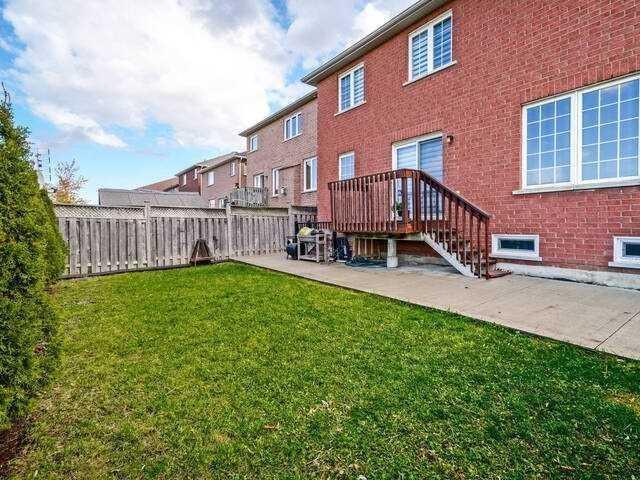 114 River Rock Cres, House detached with 2 bedrooms, 1 bathrooms and 2 parking in Brampton ON | Image 9