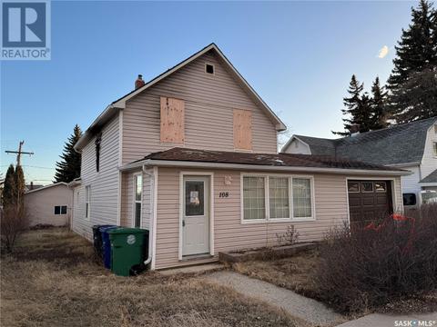 108 5th Avenue W, House detached with 4 bedrooms, 1 bathrooms and null parking in Biggar SK | Card Image