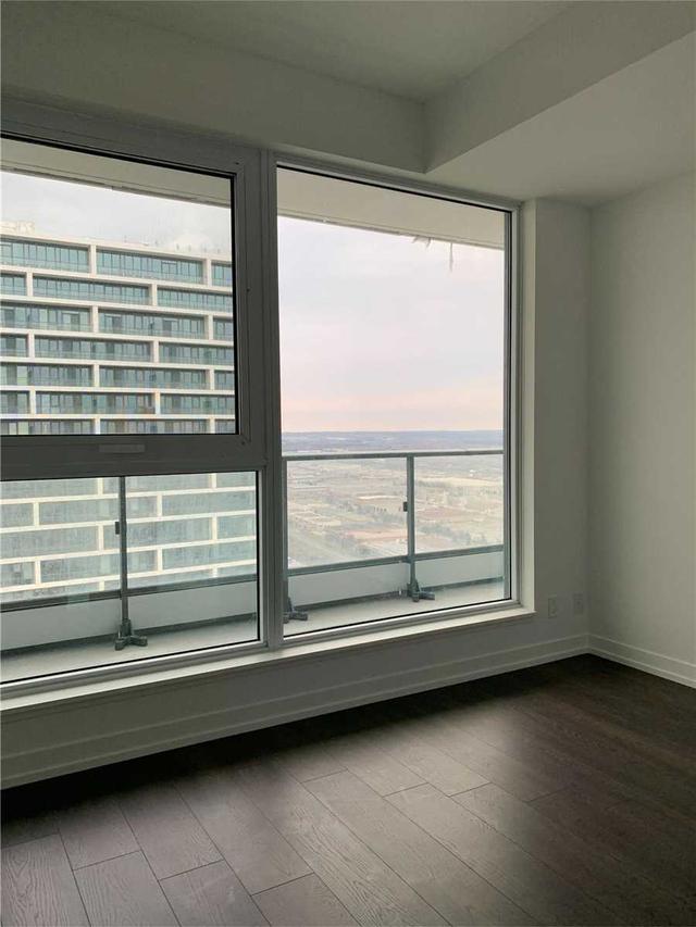 5802 - 5 Buttermill Ave, Condo with 3 bedrooms, 2 bathrooms and 0 parking in Vaughan ON | Image 4