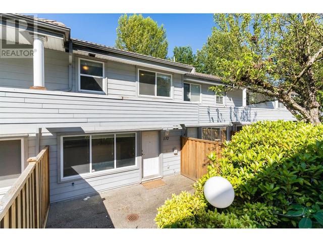 132 Shoreline Circle, House attached with 3 bedrooms, 3 bathrooms and 2 parking in Port Moody BC | Image 3
