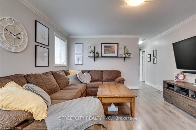 1864 Bloom Cres, House detached with 3 bedrooms, 1 bathrooms and 3 parking in London ON | Image 2