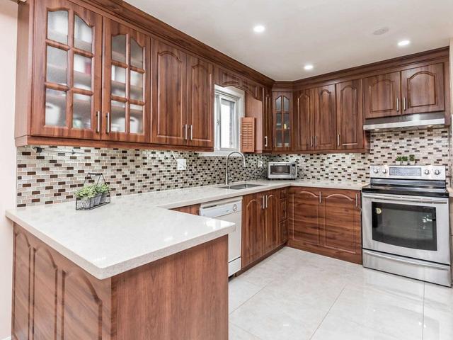 31 Radford Dr, House semidetached with 4 bedrooms, 3 bathrooms and 4 parking in Brampton ON | Image 9