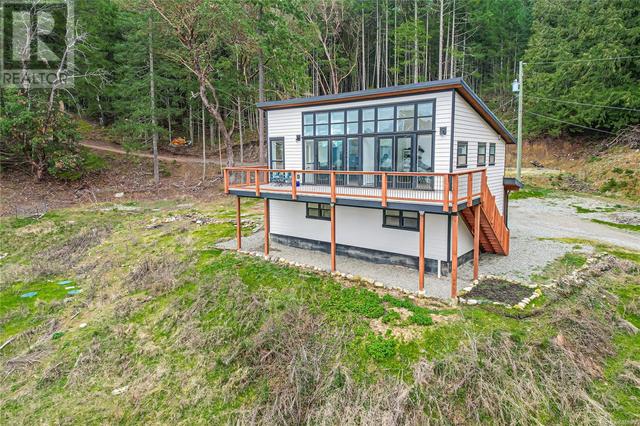879 Rainbow Rd, House detached with 1 bedrooms, 1 bathrooms and 2 parking in Saltspring Island BC | Image 2