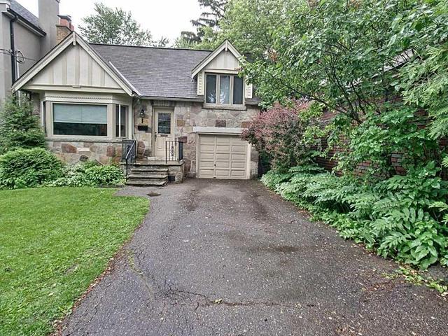 1 De Vere Gdns, House detached with 3 bedrooms, 2 bathrooms and 2 parking in Toronto ON | Image 1