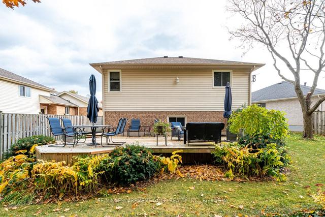 8020 Grossi Crt, House detached with 3 bedrooms, 2 bathrooms and 6 parking in Niagara Falls ON | Image 25