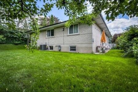 10 Tinder Cres, House detached with 4 bedrooms, 2 bathrooms and 3 parking in Toronto ON | Image 19