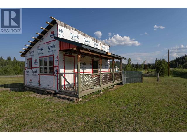 5504 Kennedy Road, House detached with 4 bedrooms, 3 bathrooms and null parking in Cariboo H BC | Image 6