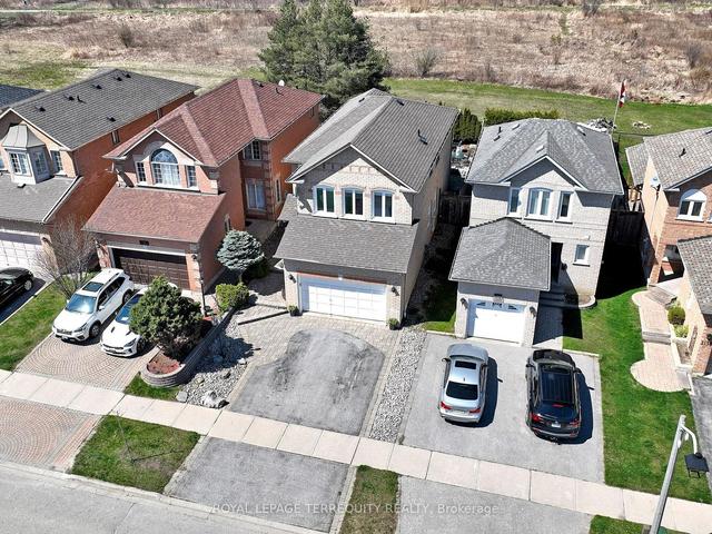 1126 Gossamer Dr, House detached with 4 bedrooms, 3 bathrooms and 4 parking in Pickering ON | Image 35