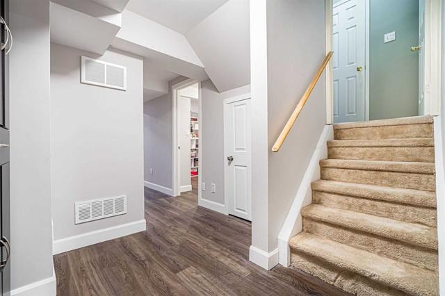 1230 Newell St, House semidetached with 3 bedrooms, 3 bathrooms and 4 parking in Milton ON | Image 21