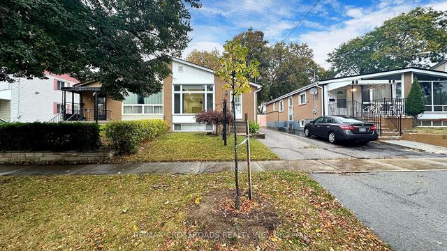 28 Chesapeake Ave N, House semidetached with 2 bedrooms, 1 bathrooms and 1 parking in Toronto ON | Image 1