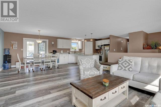 208 Willow Street, House detached with 4 bedrooms, 3 bathrooms and null parking in Pense SK | Image 12