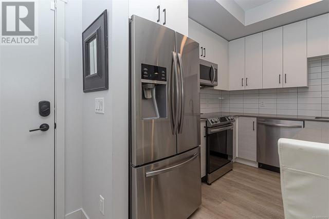 Kitchen - stainless appliances | Image 11