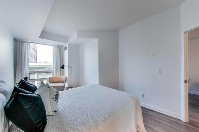 721 - 231 Fort York Blvd, Condo with 1 bedrooms, 1 bathrooms and 1 parking in Toronto ON | Image 3