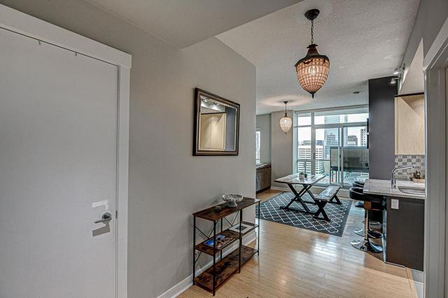 1506 - 788 12 Avenue Sw, Condo with 2 bedrooms, 2 bathrooms and 1 parking in Calgary AB | Image 5