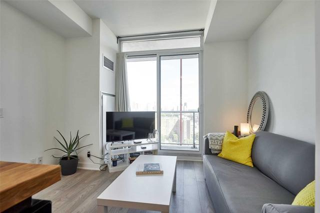 2002 - 120 Parliament St, Condo with 2 bedrooms, 1 bathrooms and 0 parking in Toronto ON | Image 2