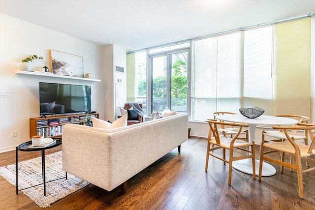 210 - 2230 Lake Shore Blvd W, Condo with 1 bedrooms, 1 bathrooms and 1 parking in Toronto ON | Image 2