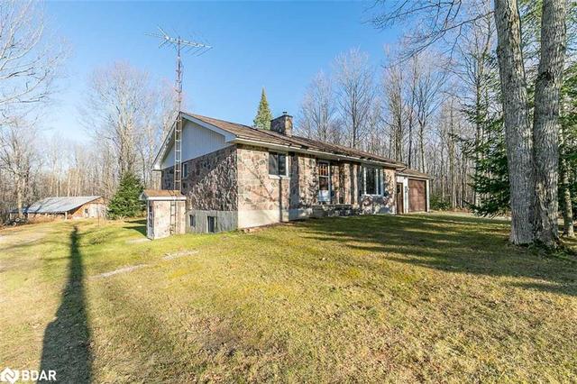 5491 9th Line N, House detached with 2 bedrooms, 1 bathrooms and 25 parking in Oro Medonte ON | Image 4