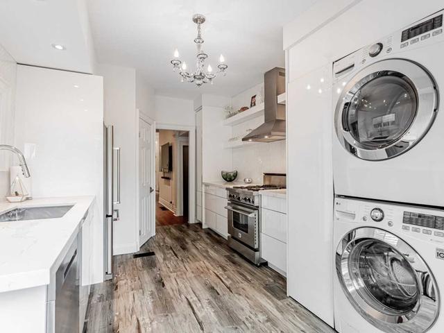 135 Morse St, House attached with 3 bedrooms, 2 bathrooms and 1 parking in Toronto ON | Image 3