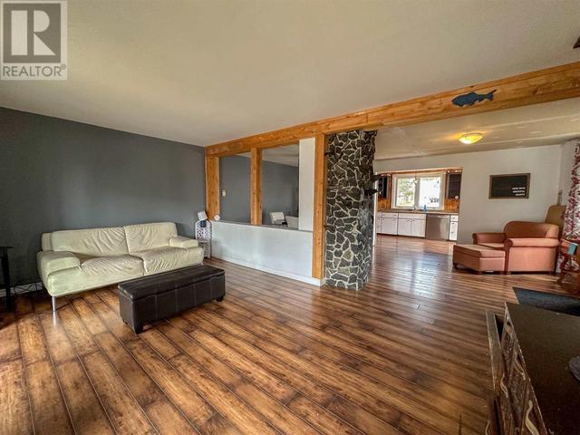 143 Picadilly Cir, House detached with 2 bedrooms, 1 bathrooms and null parking in Iroquois Falls ON | Image 3