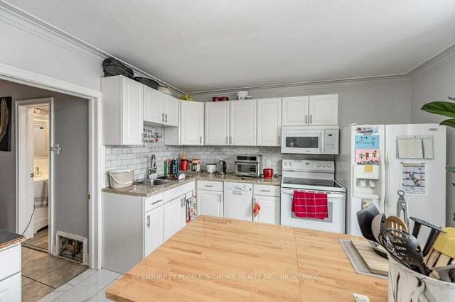 2453 St. Clair Ave W, House detached with 5 bedrooms, 1 bathrooms and 6 parking in Toronto ON | Image 8