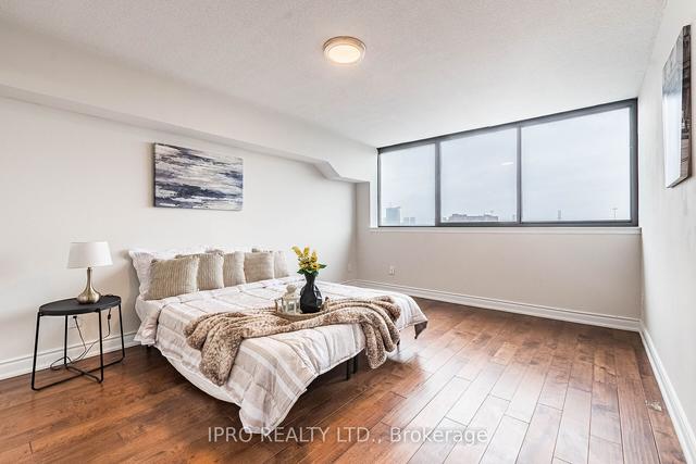 1001 - 4235 Sherwoodtowne Blvd, Condo with 3 bedrooms, 3 bathrooms and 1 parking in Mississauga ON | Image 27