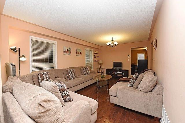 61 Luella Cres, House semidetached with 4 bedrooms, 3 bathrooms and 2 parking in Brampton ON | Image 2